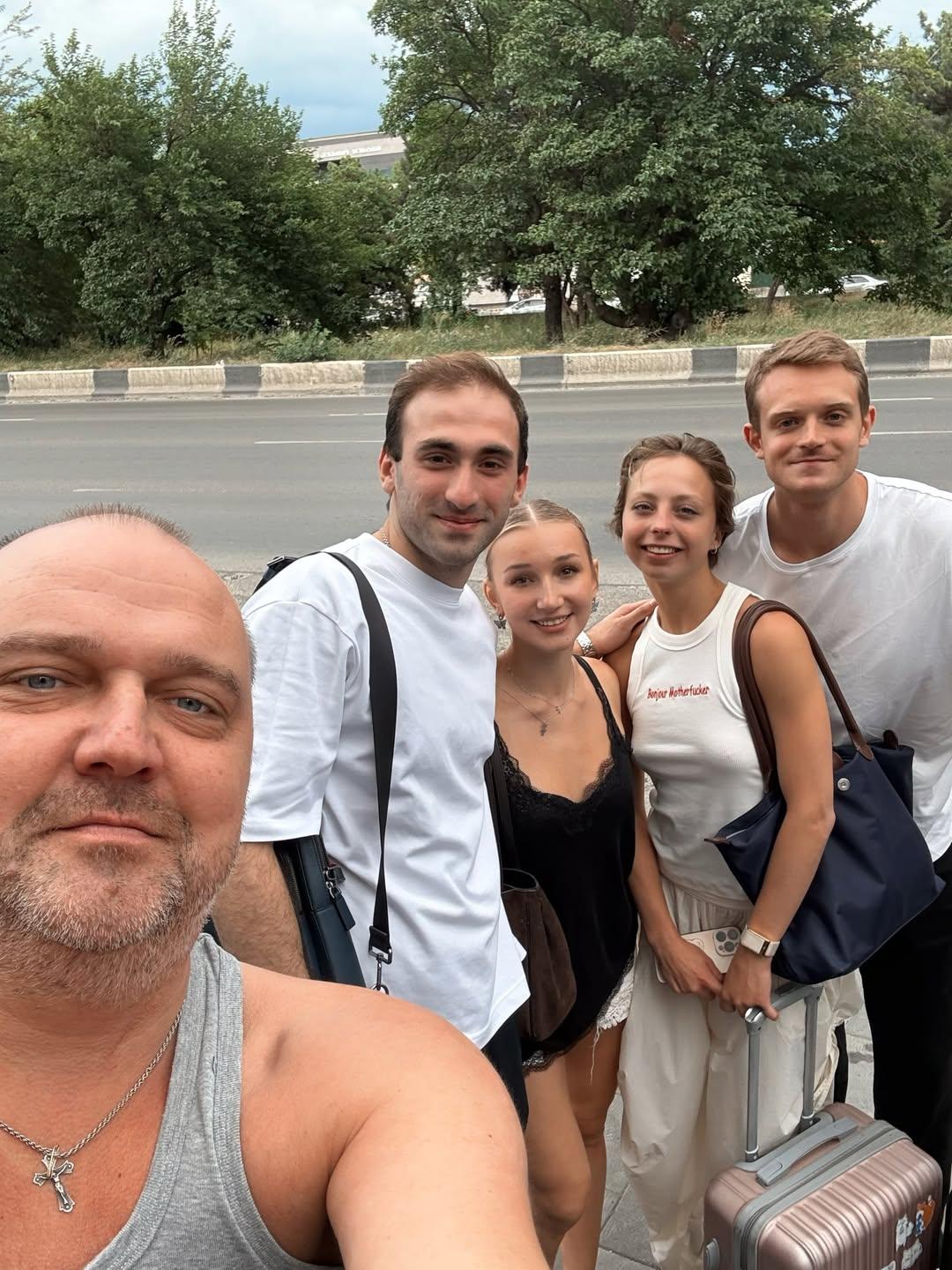 https://s6.iimage.su/s/20/uXq6SUQx9mO1NkjinRgrSyo5QMX0WssZLl1BdGopU.jpg